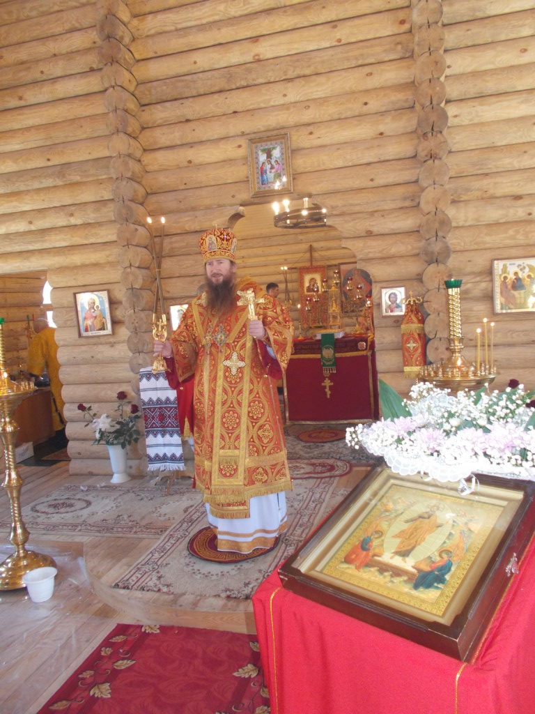 В праздник отдания Пасхи епископ Ванинский Савватий совершил праздничные богослужения