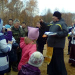 В поселке Быстринске Ульчского района состоялось освящение поклонного креста по случаю 80-летия поселка