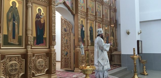 В день памяти святителя Николая чудотворца епископ Савватий совершил Божественную литургию