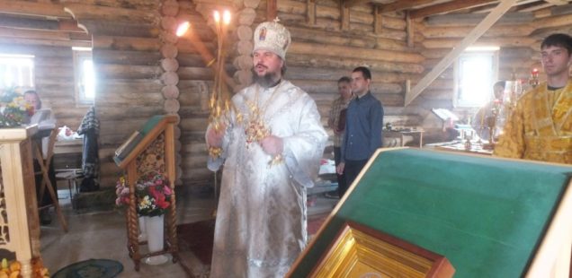 В праздник Преображения епископ Ванинский и Переяславский Аристарх совершил первую Божественную литургию в строящемся храме святителя Николая п. Ванино