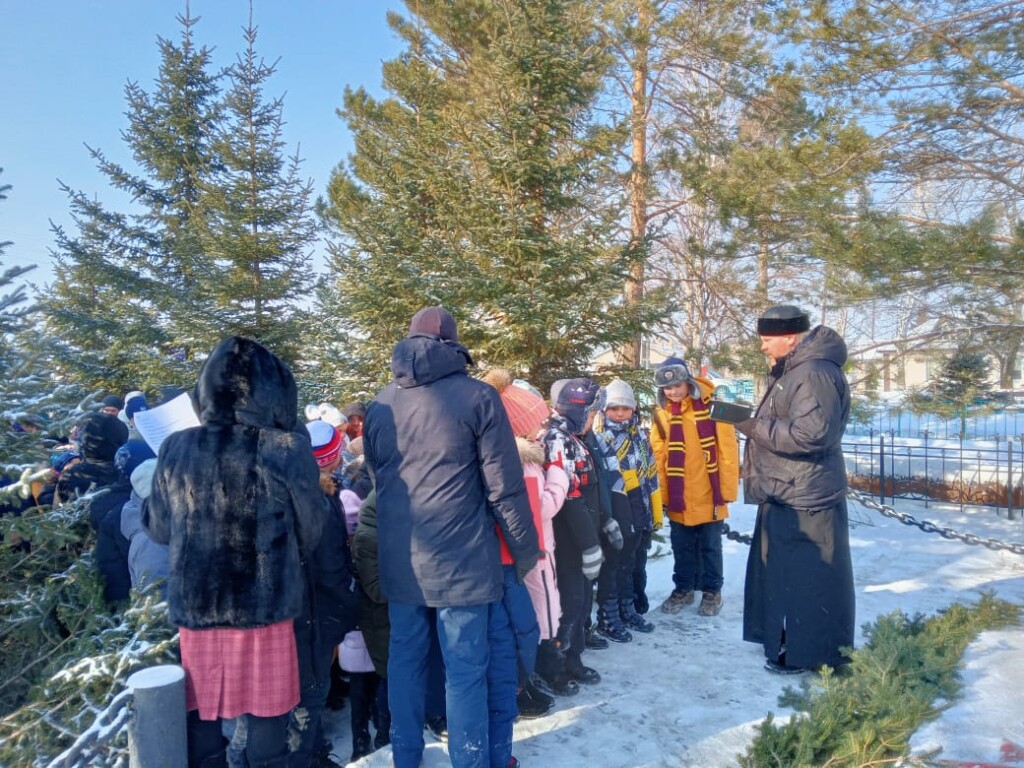 В С. МАЯК СВЯЩЕННОСЛУЖИТЕЛЬ ПРИНЯЛ УЧАСТИЕ В МИТИНГЕ, ПОСВЯЩЕННОМ ДНЮ  ЗАЩИТНИКА ОТЕЧЕСТВА | 20.02.2023 | Ванино - БезФормата