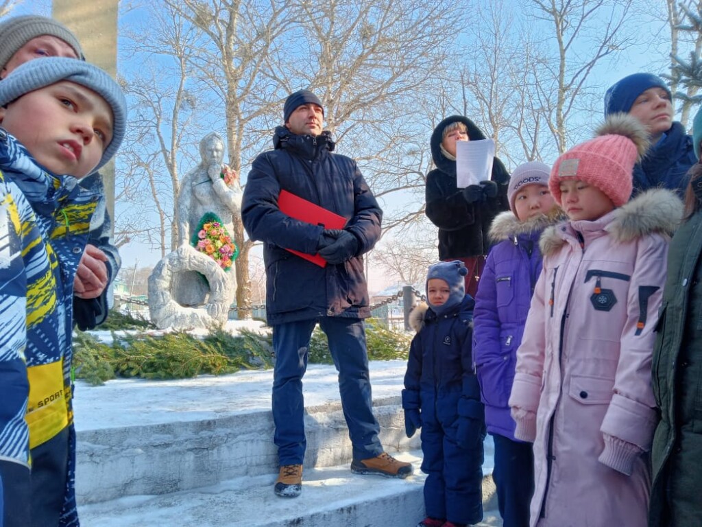 В С. МАЯК СВЯЩЕННОСЛУЖИТЕЛЬ ПРИНЯЛ УЧАСТИЕ В МИТИНГЕ, ПОСВЯЩЕННОМ ДНЮ  ЗАЩИТНИКА ОТЕЧЕСТВА | 20.02.2023 | Ванино - БезФормата