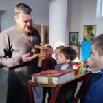 НАСТОЯТЕЛЬ ПРИХОДА ПРОВЕЛ ДЛЯ ШКОЛЬНИКОВ ЭКСКУРСИЮ ПО ХРАМУ