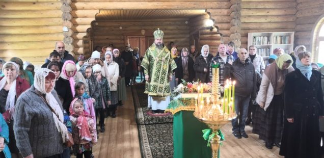 В  ПРАЗДНИК СВЯТОЙ ТРОИЦЫ ЕПИСКОП АРИСТАРХ СОВЕРШИЛ ЛИТУРГИЮ В ХРАМЕ СВЯТОЙ ТРОИЦЫ ПОСЕЛКА ЗАВЕТЫ ИЛЬИЧА